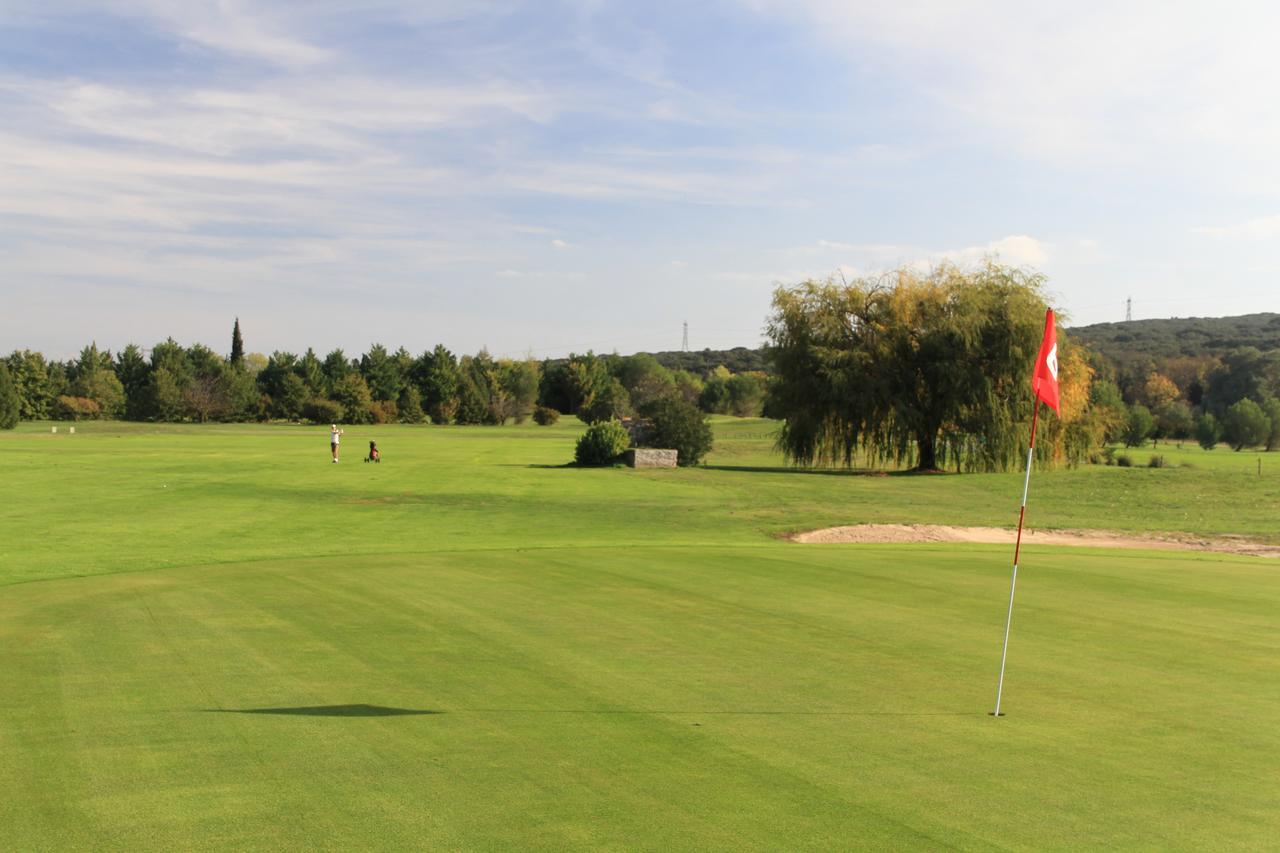 Golf Club D'Uzes Panzió Kültér fotó