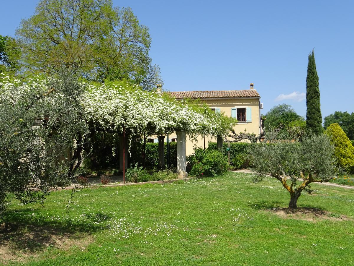 Golf Club D'Uzes Panzió Kültér fotó